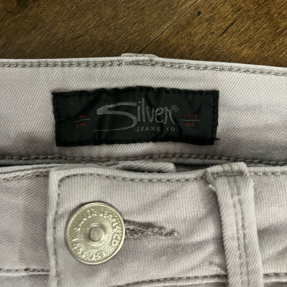 Silver Jeans Avery Skinny Crop - Picture 1 of 5